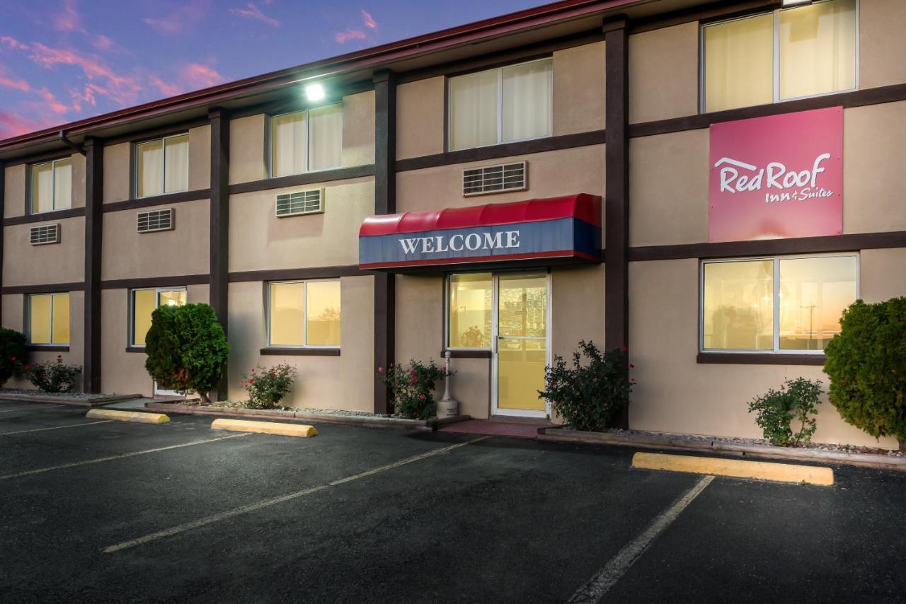 Red Roof Inn & Suites Wapakoneta Exterior photo